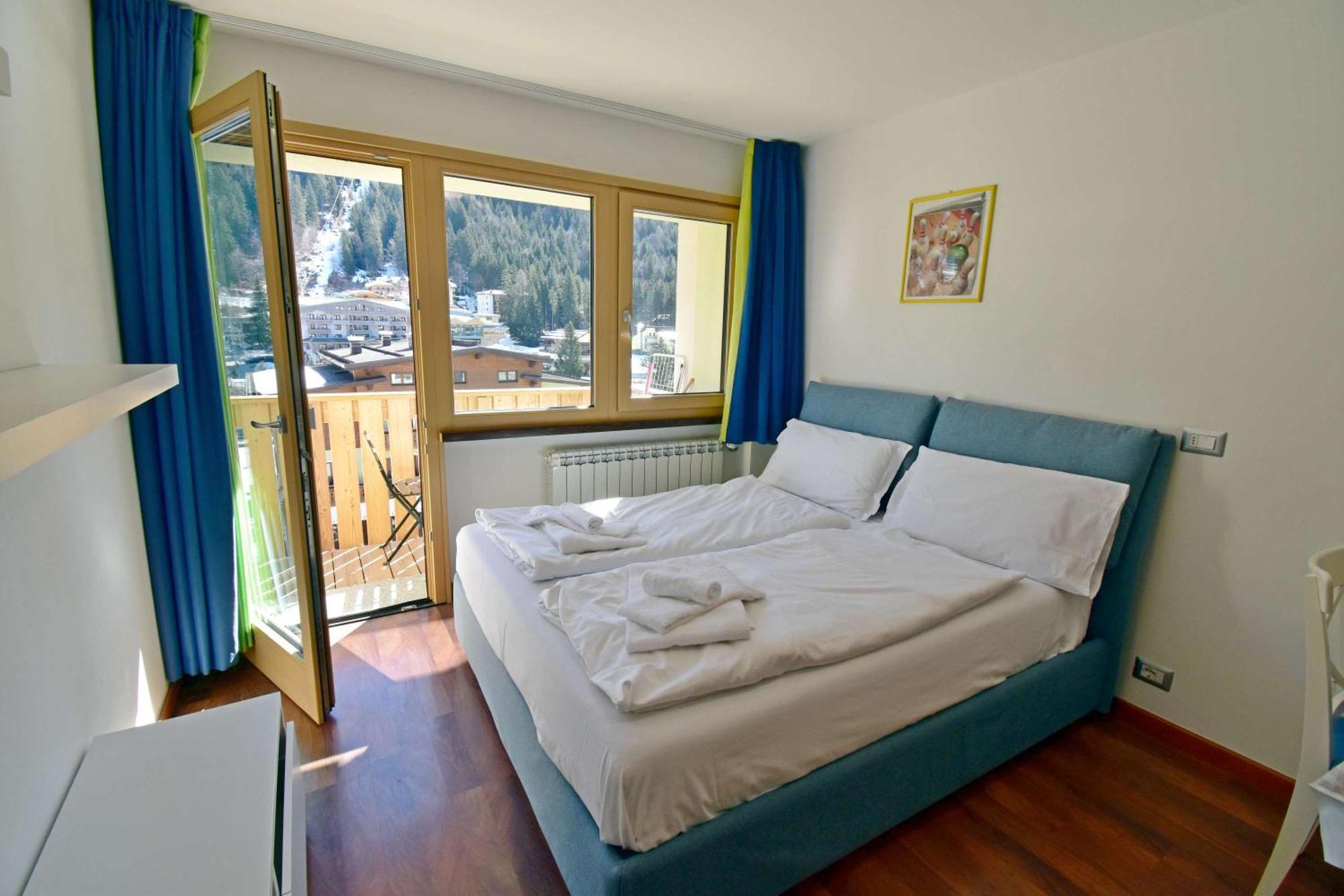 Emerald Apartment *