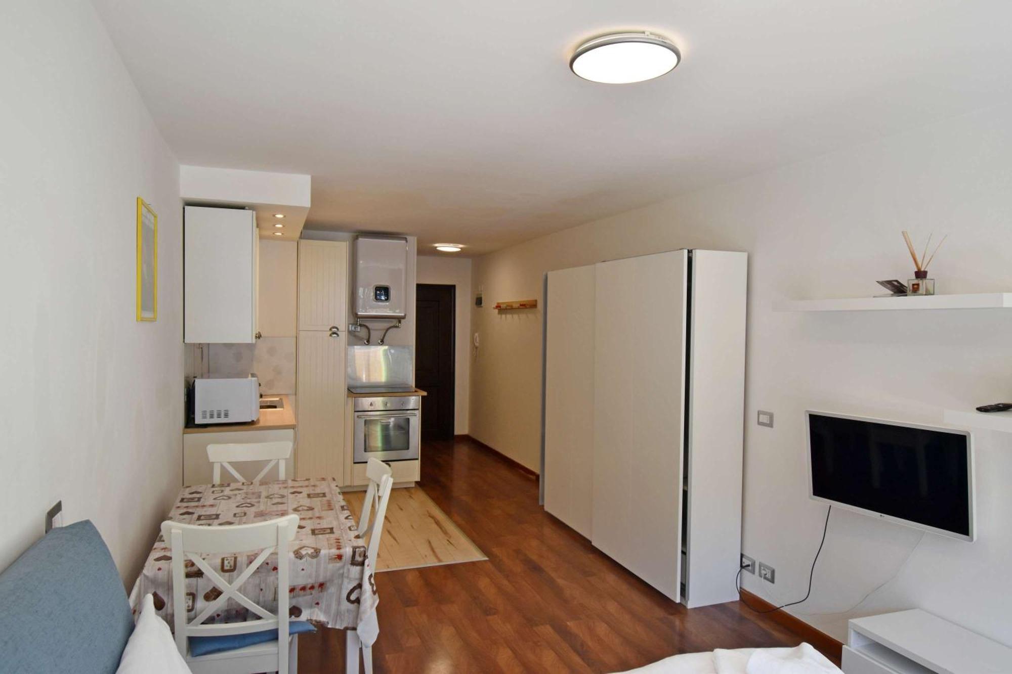 Emerald Apartment *