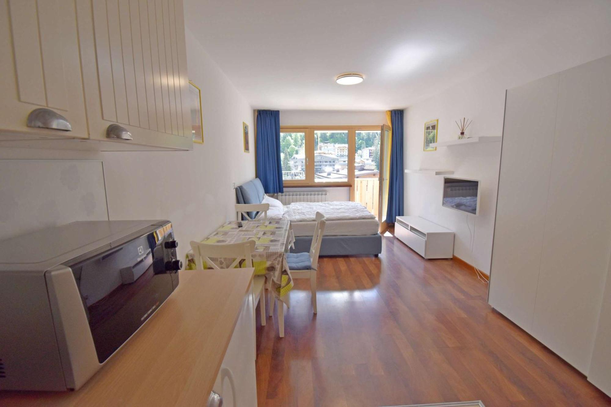 Emerald Apartment *